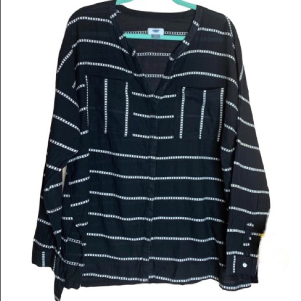 Old Navy...  Black Stripped Flowy Shirt 🍌🖤